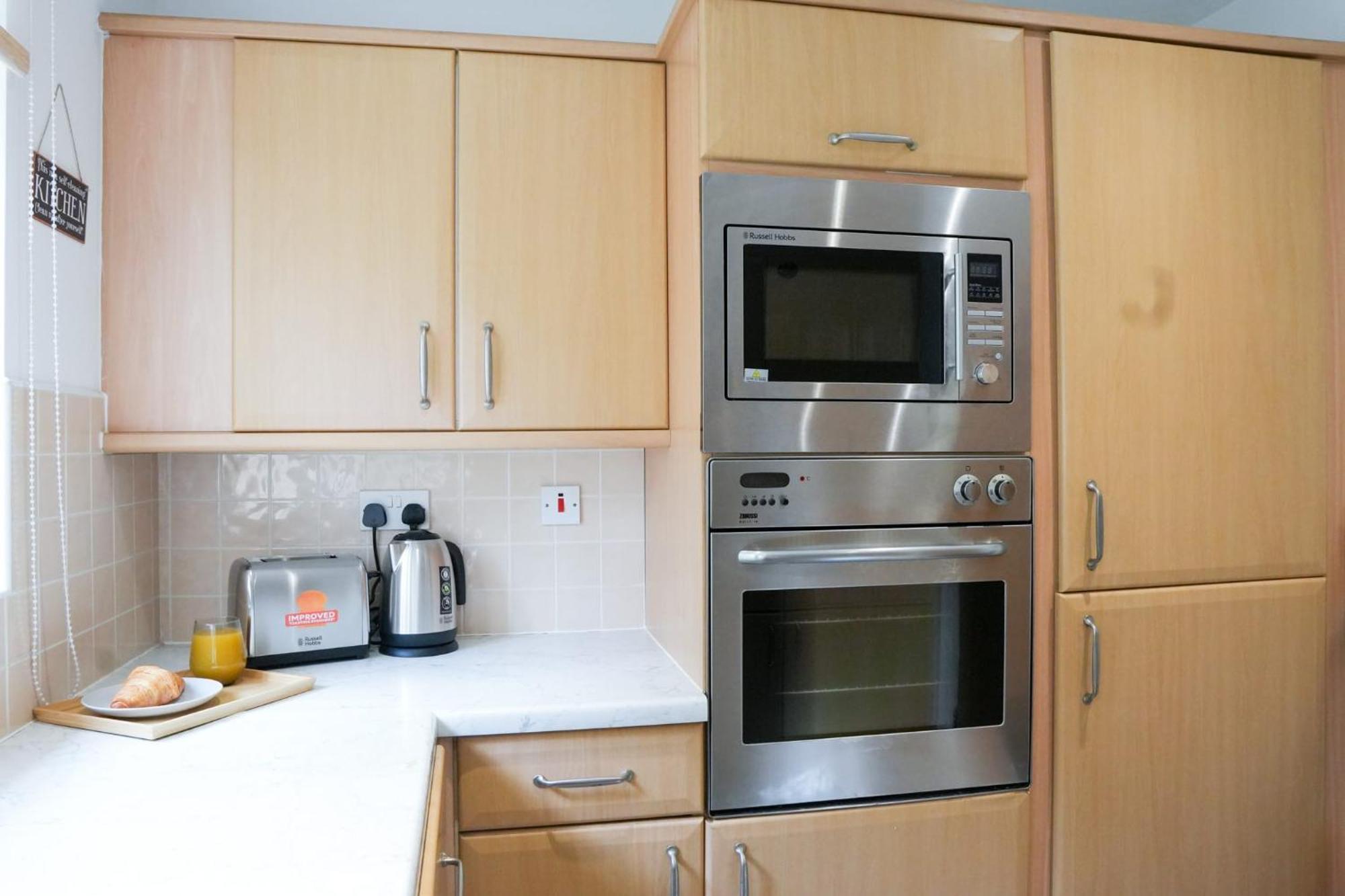 Whole 2-Bed Apartment - Contractors, Professionals, Ulez Free, Free Parking, B'Ham City 10Mins Birmingham Exterior photo